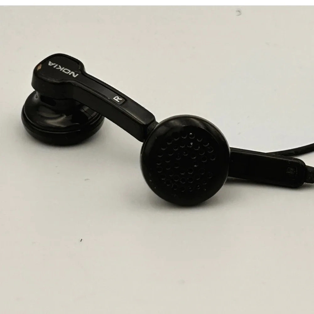 Nokia Wired Headset Earbuds with Inline Remote Pop-Port Connector Black Silver